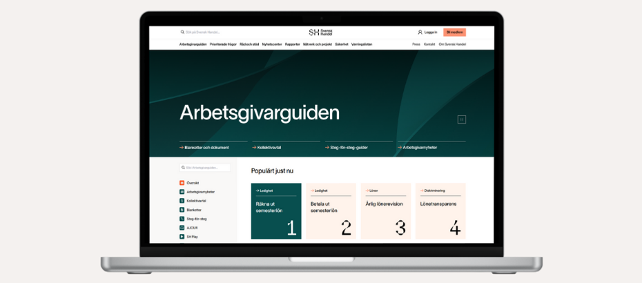 En bärbar dator som sitter på ett skrivbord.