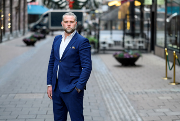 "Be Sveriges handlare om ursäkt, politiker"